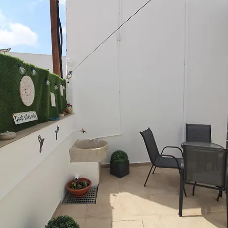 Nik's Nest House